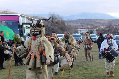 Започна фестивалът Симитлия древната земя на кукерите 16 групи участват в 18 ото