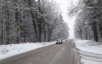 Снеговалеж ограничава движението през Троянския проход и Превала