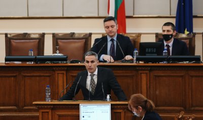 Управляващите поискаха оставката на Иван Гешев с декларация в парламента
