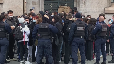 Масов протест на учителите във Франция