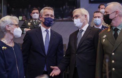 НАТО предлага на Москва нови разговори