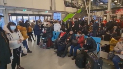 Над 150 българи бяха блокирани на летище Франкфурт Хан близо