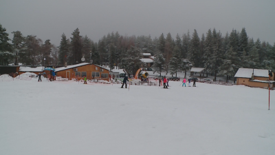 В разгара на зимния сезон малките ски курорти са