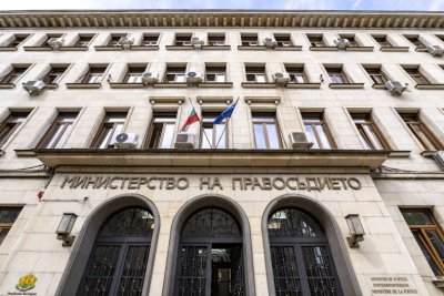 Министрите на правосъдието и електронното управление Надежда Йорданова и