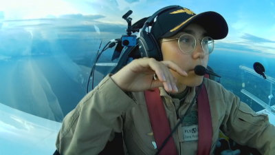 Свободата в небето: 19-годишна жена пилот разказва какво е да видиш целия свят