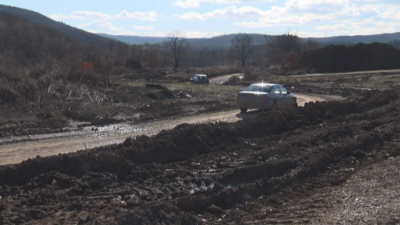 Села затънаха в мръсотия и кал заради строежа на АМ "Хемус"