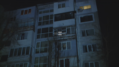 Полиция и пожарна ще установят щетите от пожара в жилищен блок във Варна