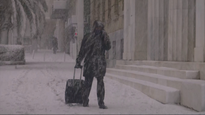 Неработен ден в Гърция заради снежната буря