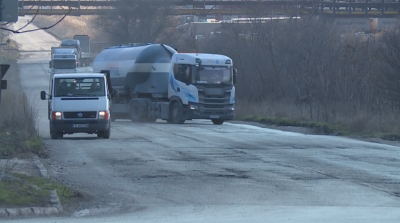 Пътят към пристанище Варна-Запад е в критично състояние