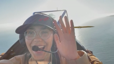 19-годишната Зара стана най-младата жена пилот, обиколила света