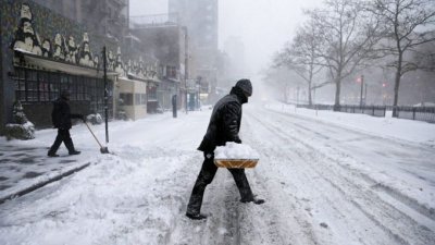 Зимна буря остави хиляди без ток в САЩ