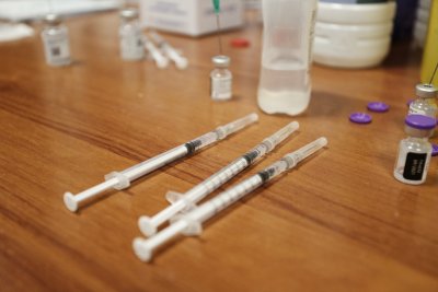 МЗ: Няма нито един случай на доказана връзка между поставена ваксина срещу ковид и смъртен изход