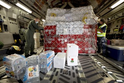 Хуманитарна помощ пристигна в Тонга