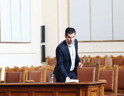 Депутатите ще изслушат премиера Кирил Петков