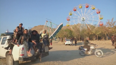 Забраниха на талибаните да носят оръжие в лунапарка