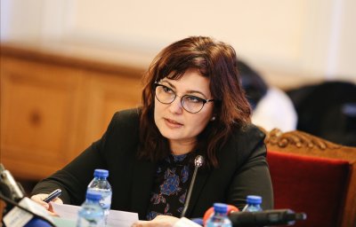 Министърът на здравеопазването Асена Сербезова отговаря на депутатски въпроси на