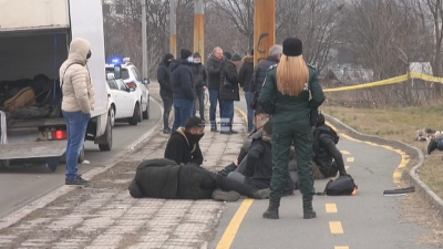 Група нелегални мигранти са задържани при спецакция край Бургас Операцията тече