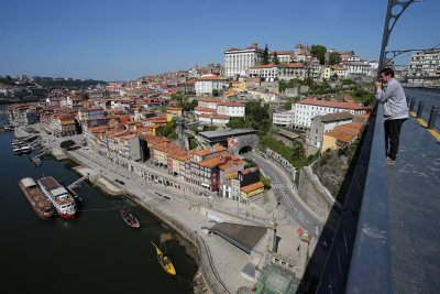 В Португалия днес се провеждат предсрочни парламентарни избори До вота
