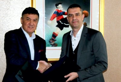 Виктор Кашай официално подписа договор с БФС