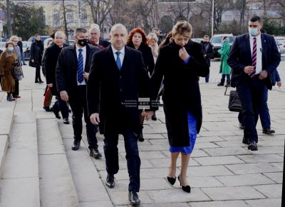 Президентът Румен Радев се самоизолира, тъй като съпругата му е с коронавирус