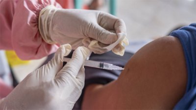 Кои пунктове за ваксинация ще работят през уикенда в София
