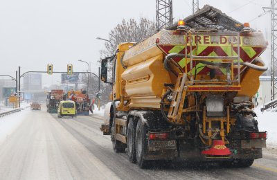 128 снегорина са почиствали София през нощта