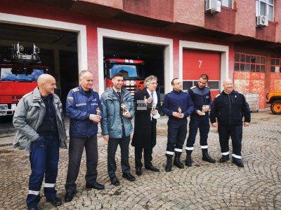 Отличиха пожарникари в Пловдив