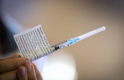 Американската компания Johnson Johnson спира производството на ваксината си