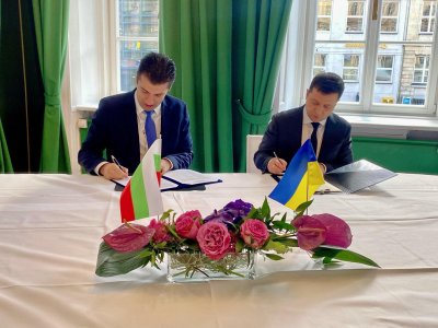Министър председателят Кирил Петков и президентът на Украйна Володимир Зеленски подписаха