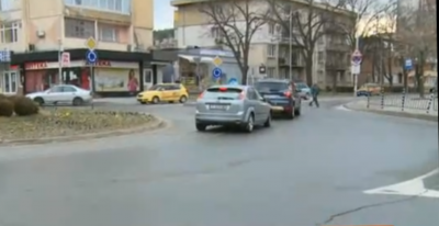 Лоша организация на движението на конфликтни кръстовища в Благоевград създава