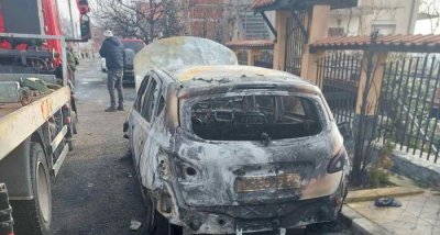 Запалиха два автомобила на бивш директор на ОД на МВР в Кюстендил