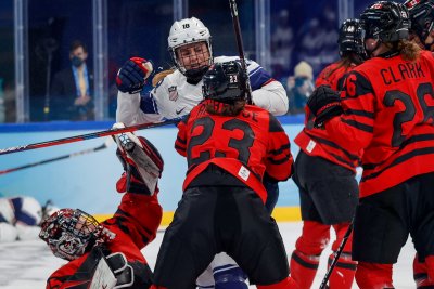 Със седем победи канадките спечелиха златото в хокея на лед