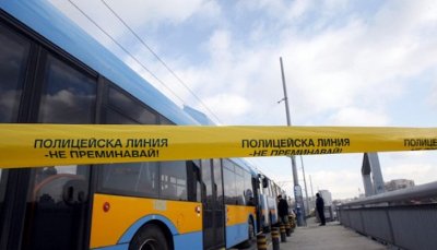 Тролей се удари в стълб в София, има пострадал