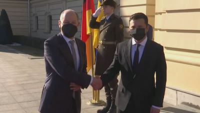 Германският канцлер пристигна в Киев