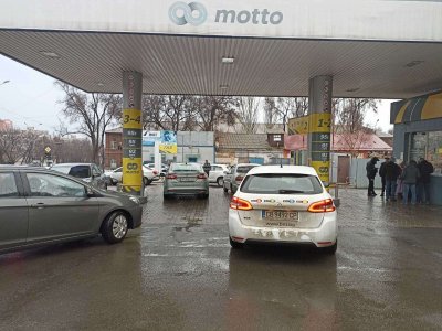 Нови експлозии в Мариупол Два военни камиона и цистерна с гориво