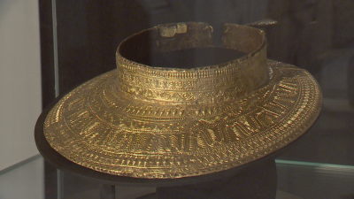 От днес Националният исторически музей показва златен тракийски нагръдник който
