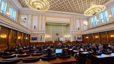 НС прие България да може да предоставя хуманитарна помощ за Украйна