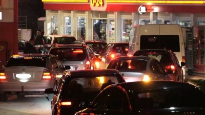 Паниката с горивата: Причини и реакции