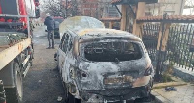 МПС-та на полицейски служители са запалени в Сандански и с. Ново Делчево