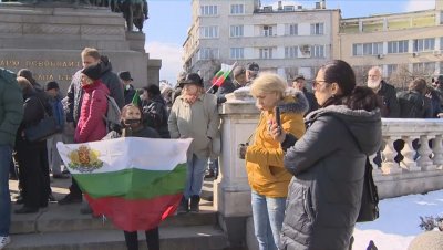 Пред сградата на Народната събрание се провежда втори протест срещу