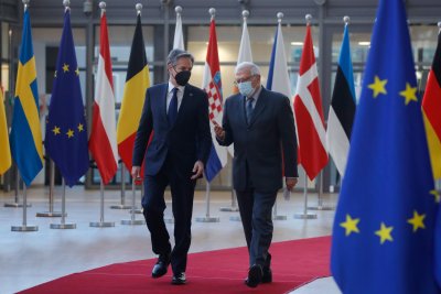 Външните министри от ЕС решиха да наложат нови санкции на Русия