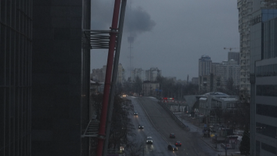 Поразена е телевизионната кула в Киев