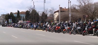 Мотористите от Варна отбелязаха 3 март с мотошествие по улиците