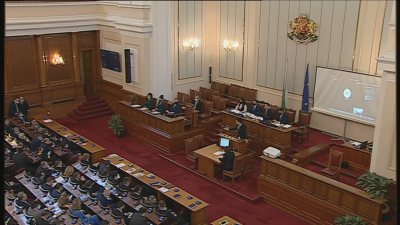 Парламентът се събра на извънредно заседание