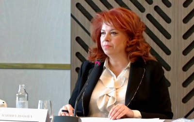 Вицепрезидентът Илияна Йотова с призив към Министерския съвет и Народното