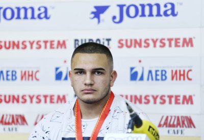 Кирил Борисов донесе първа титла за България от боксовия турнир "Емил Жечев"