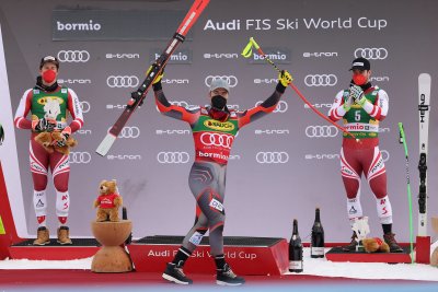 Швейцарец и канадец поделиха победата в алпийското спускане от Световната купа