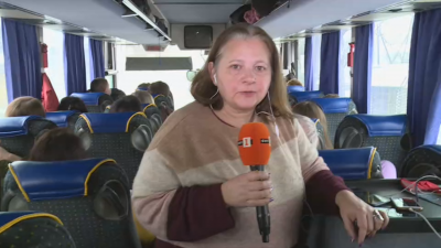 Автобус евакуира от Одеса семейства на украински моряци, екип на БНТ пътува с тях