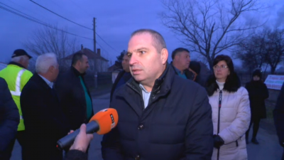 Протест заради лошия път Гълъбово - Мъдрец, регионалният министър обеща ремонт през април