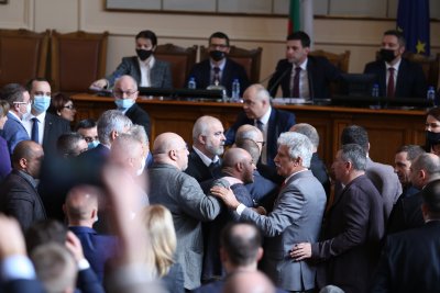 Напрежение в парламента след ареста на Бойко Борисов (Обзор)